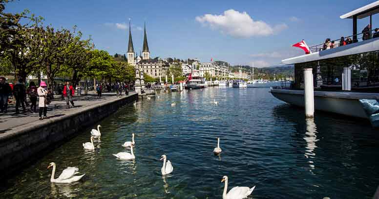 欧洲旅游：瑞士卢塞恩卢塞恩湖边